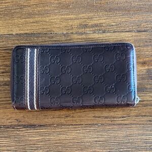 Gucci Black Embossed Leather Card Holder